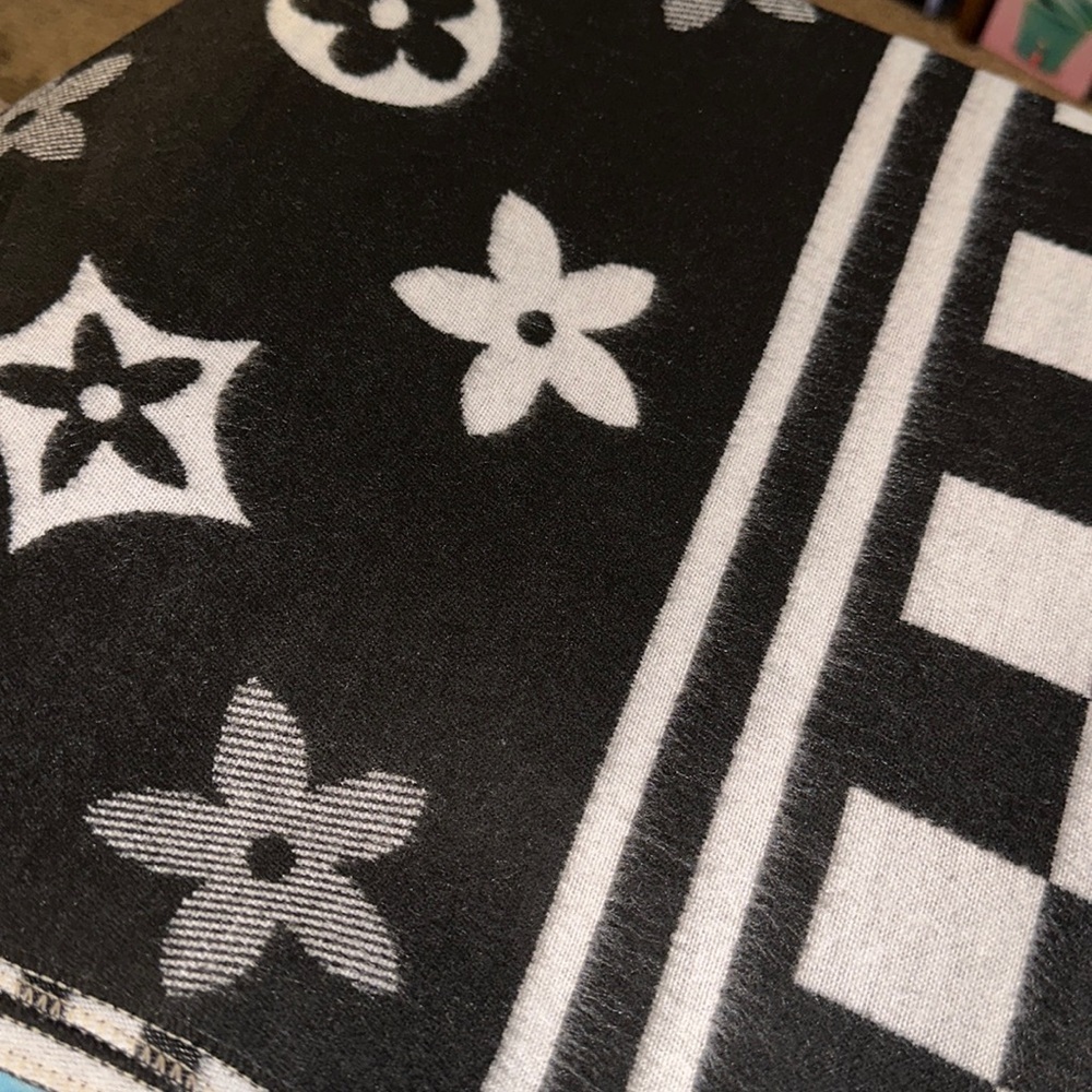 Scarf or wrap